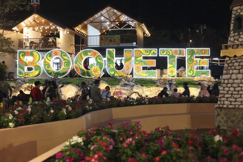 Miles de flores y el café más caro del mundo engalanan la Feria de Boquete