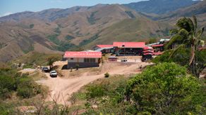 El sueño de contar con una nueva escuela se hizo realidad para 169 estudiantes, docentes y padres de familia del Centro Educativo La Guacamaya, ubicado en una zona de difícil acceso en el distrito de Cañazas, provincia de Veraguas.