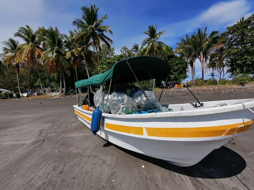 Unas mil libras de desechos fueron recolectados por voluntarios del Parque Nacional Marino Golfo de Chiriquí y guardaparques de MiAmbiente.