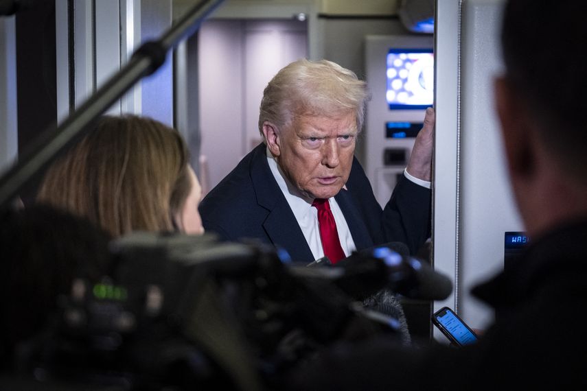 Trump insiste en que 'podría hablar' con Maduro para 'salvar muchas vidas' Trump insiste en que 'podría hablar' con Maduro para 'salvar muchas vidas'