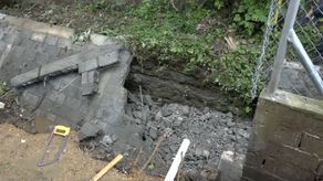 Miembros de la comunidad realizaron las labores para remover los escombros luego que personal del Ministerio de Obras Públicas realizó una inspección en el sitio, motivo de las lluvias registradas en los último días en Chiriquí.