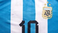 El FBI y fiscales federales de Estados Unidos llevan adelante una investigación sobre las operaciones financieras de la Asociación del Fútbol Argentino (AFA) en ese país, informó en las últimas horas el diario argentino La Nación. El FBI y fiscales federales de Estados Unidos llevan adelante una investigación sobre las operaciones financieras de la Asociación del Fútbol Argentino (AFA) en ese país, informó en las últimas horas el diario argentino La Nación.