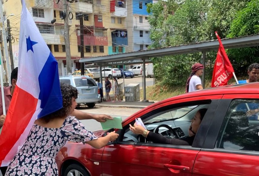 El rector de la Universidad de Panamá, Eduardo Flores, denunció públicamente el uso desproporcionado de la fuerza por parte de unidades antimotines de la Policía Nacional, tras la detención de un estudiante que participaba en una actividad de volanteo. El rector de la Universidad de Panamá, Eduardo Flores, denunció públicamente el uso desproporcionado de la fuerza por parte de unidades antimotines de la Policía Nacional, tras la detención de un estudiante que participaba en una actividad de volanteo.