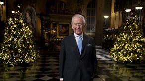 El rey Carlos III destacó los valores de compasión y reconciliación en tiempos de división en el mundo, en su tradicional discurso de Navidad difundido este jueves desde el Reino Unido.