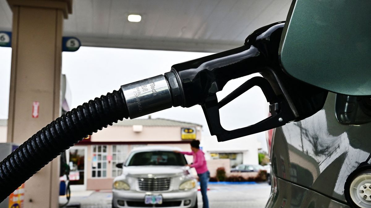 El petróleo baja en mercado preocupado por demanda