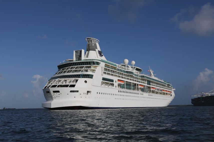 Cerca de 3,000 pasajeros abordaron, en el puerto de cruceros de Col&oacute;n, el Rapsody of the Seas, crucero de la l&iacute;nea Royal Caribbean International, en su viaje inaugural de reapertura de operaciones en la regi&oacute;n.