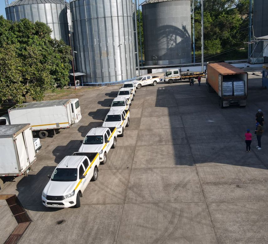 Ante la contaminación de los ríos Estibaná y La Villa, las autoridades han desplegado un operativo interinstitucional en la región de Azuero para enfrentar la escasez de agua potable que afecta a comunidades en Herrera y Los Santos. Ante la contaminación de los ríos Estibaná y La Villa, las autoridades han desplegado un operativo interinstitucional en la región de Azuero para enfrentar la escasez de agua potable que afecta a comunidades en Herrera y Los Santos.