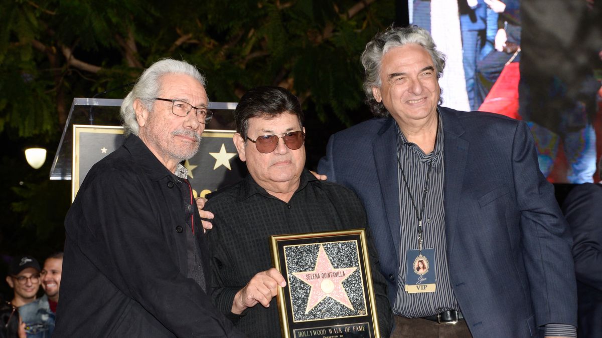 El padre y representante de la cantante Selena, Abraham Quintanilla, falleció a los 86 años, según anunció su hijo, A.B. Quintanilla III. El padre y representante de la cantante Selena, Abraham Quintanilla, falleció a los 86 años, según anunció su hijo, A.B. Quintanilla III.