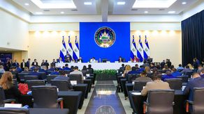 Exsecretario de expresidente salvadoreño debe devolver $3