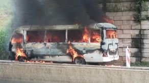 Bomberos advierten de los riesgos de manipular sistemas eléctricos de los autos.