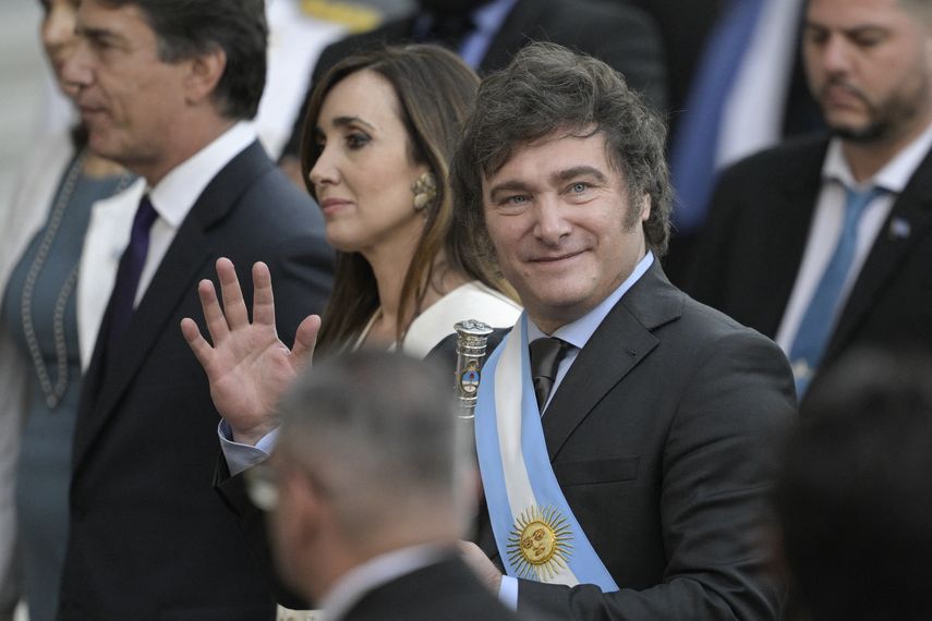 Argentina revierte déficit comercial tras devaluación del peso. Argentina revierte déficit comercial tras devaluación del peso.