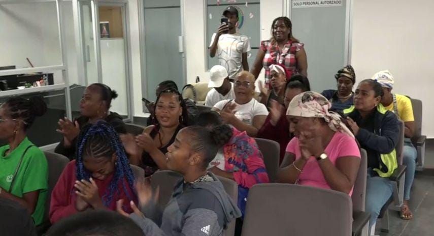 Los colonenses piden empleo y hacen llamado al gobierno sobre la situación que atraviesa la provincia. Los colonenses piden empleo y hacen llamado al gobierno sobre la situación que atraviesa la provincia.