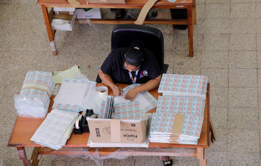 La Lotería Nacional tiene identificados a billeteros que acaparan libretas. La Lotería Nacional tiene identificados a billeteros que acaparan libretas.
