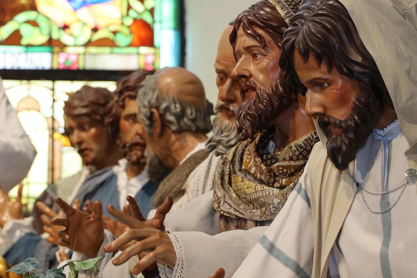 La Última Cena: El conjunto escultórico benedecido por el Arzobispo Ulloa.