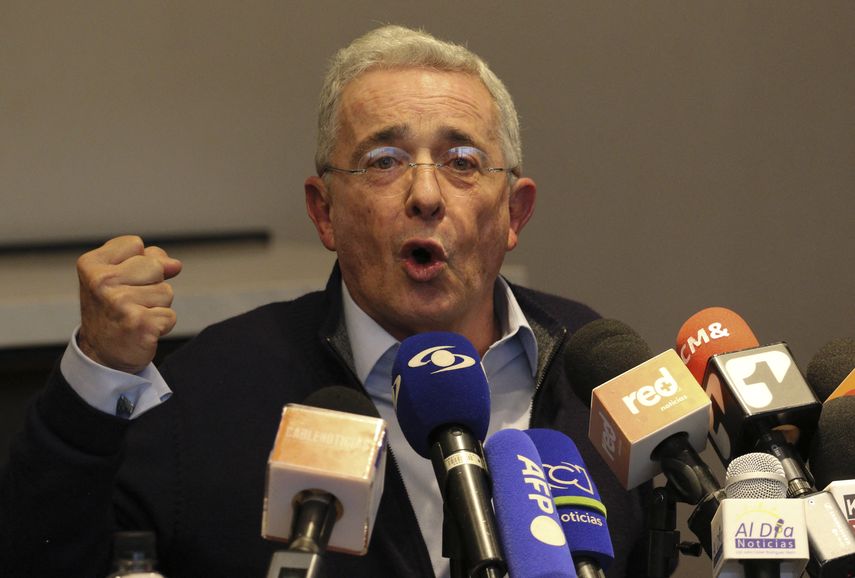 Fiscalía de Colombia llevará a juicio a Uribe por soborno de testigos