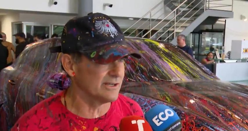 El auto pintado por Eduardo Navarro, recorrerá las calles de Panamá. El auto pintado por Eduardo Navarro, recorrerá las calles de Panamá.