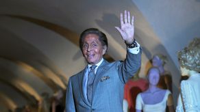 El diseñador Valentino Garavani murió en su casa en Roma. AFP