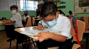 Meduca suspende clases en Colón por fuertes lluvias