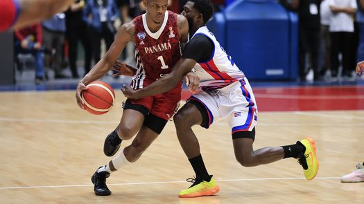 La selección de Panamá se impuso este viernes con muchas dificultades por 81-84 a la de Cuba en el primer enfrentamiento entre ambos quintetos escenificado en la Arena Roberto Durán en la capital panameña. La selección de Panamá se impuso este viernes con muchas dificultades por 81-84 a la de Cuba en el primer enfrentamiento entre ambos quintetos escenificado en la Arena Roberto Durán en la capital panameña.
