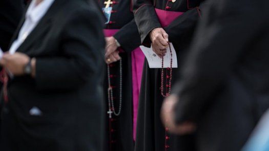 Cardenal estadounidense expulsado de la Iglesia es acusado de abuso sexual