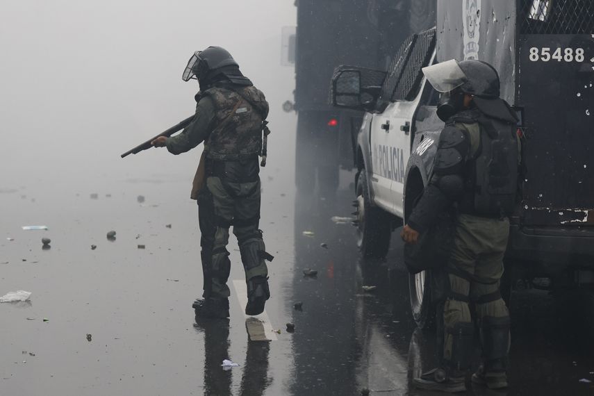 Transparencia Internacional (TI) advirtió este jueves que el extendido "estado de urgencia" en una provincia bananera del Caribe de Panamá, declarado tras una escalada de la violencia durante las protestas y que suspende algunos derechos constitucionales. Transparencia Internacional (TI) advirtió este jueves que el extendido "estado de urgencia" en una provincia bananera del Caribe de Panamá, declarado tras una escalada de la violencia durante las protestas y que suspende algunos derechos constitucionales.