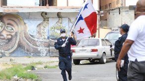 Gracias por luchar hombro a hombro en esta guerra: Cortizo a Policías en su día