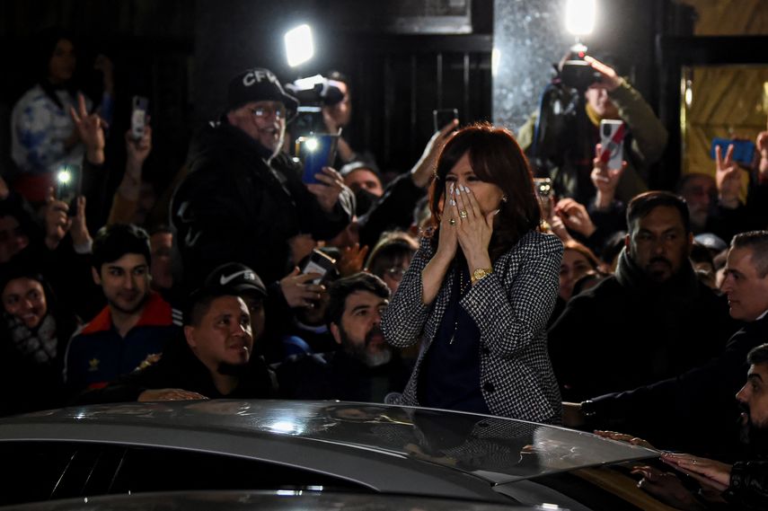 Cristina Kirchner ha sido sobreseída en varias causas por presuntos delitos ocurridos cuando fue presidenta, pero aún enfrenta cinco procesos.