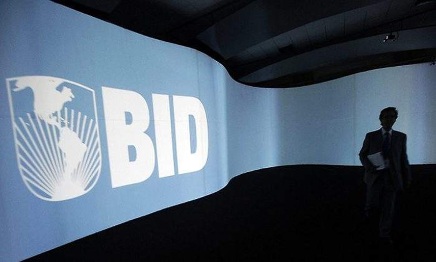 Claver-Carone llegó al BID y se va de él, envuelto en polémica.
