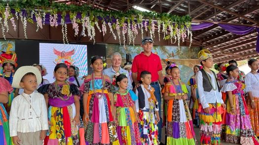 El Patronato de la Feria de las Flores y del Café en Boquete, entregó reconocimiento a 58 expositores, por su destacada participación.