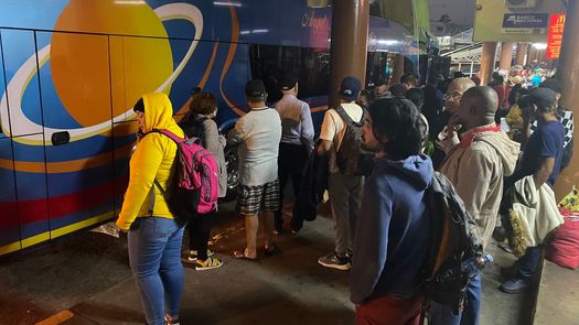 La mayor concentración de pasajeros que salían o llegaban a la terminal de transporte en David fue durante la madrugada.