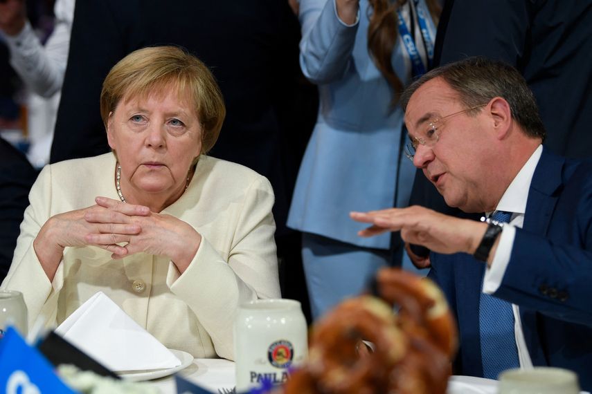 Alemania: Merkel llama a votar por Laschet