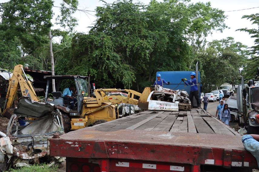 Panamá retira más de 3,700 toneladas de chatarra estatal en 2024