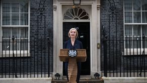 Renuncia de Liz Truss: crónica de una muerte anunciada