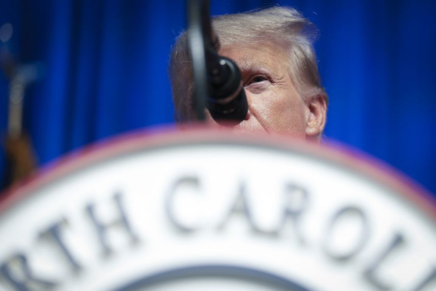 El fiscal Smith acusa a Donald Trump de socavar los cimientos de la democracia estadounidense al intentar alterar el conteo de votos en las residenciales. El fiscal Smith acusa a Donald Trump de socavar los cimientos de la democracia estadounidense al intentar alterar el conteo de votos en las residenciales.