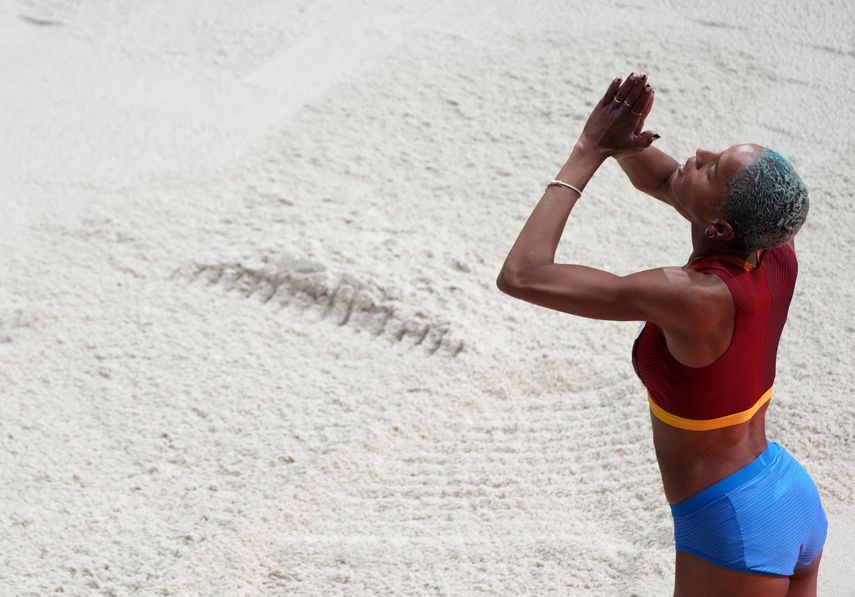La venezolana Yulimar Rojas bate récord y título mundial de triple salto en Belgrado.