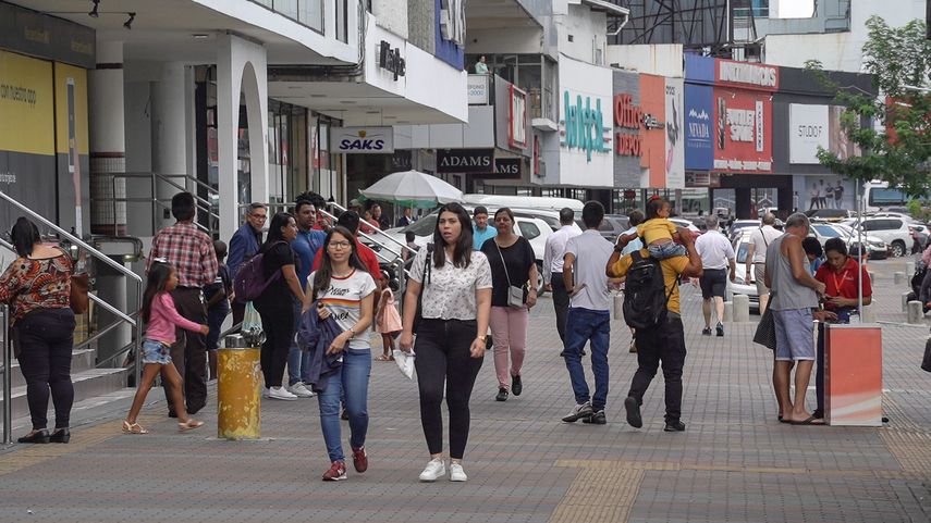 Índice de confianza de los consumidores cae en 61 puntos