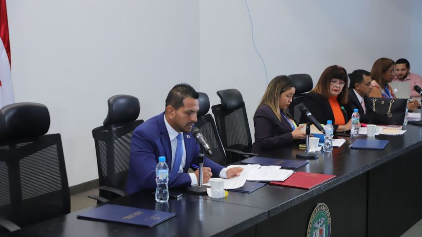 Asamblea debate iniciativa para atacar problema del agua potable en Panamá