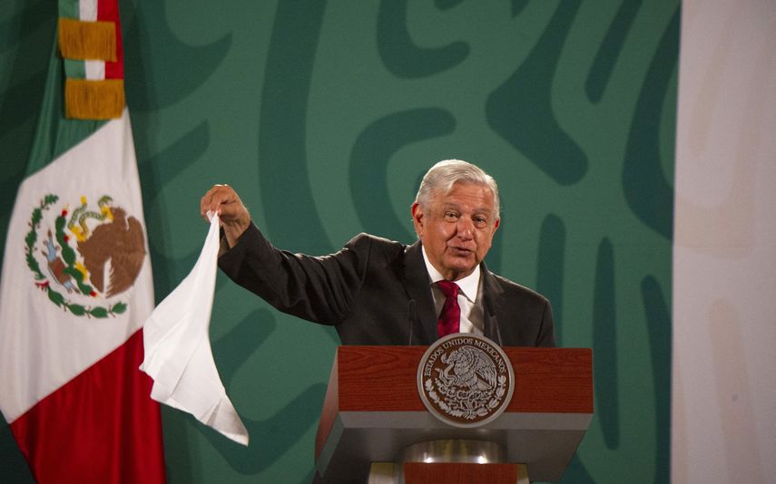 Presidente de México denuncia campaña contra mandatarios
