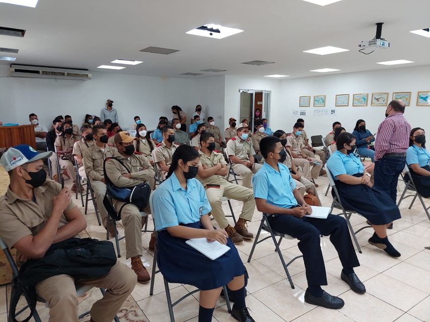 El IDIAP realizó una capacitación sobre el manejo de pasturas correspondiente al proyecto Agro Innova a estudiantes y docentes de Macano