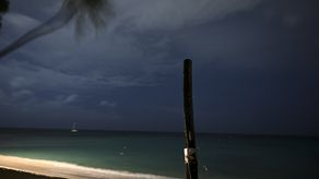 Huracán Beryl se vuelve categoría 4 y toca tierra caribeña en Granada