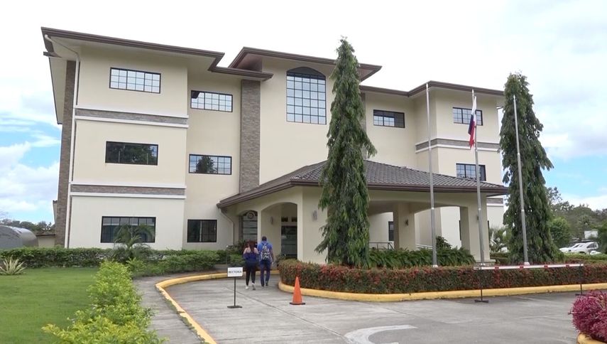 El video para celebrar el cumpleaños de la rectora de la UNACHI, Etelvina de Bonagas, ha ocasionado críticas y opiniones.