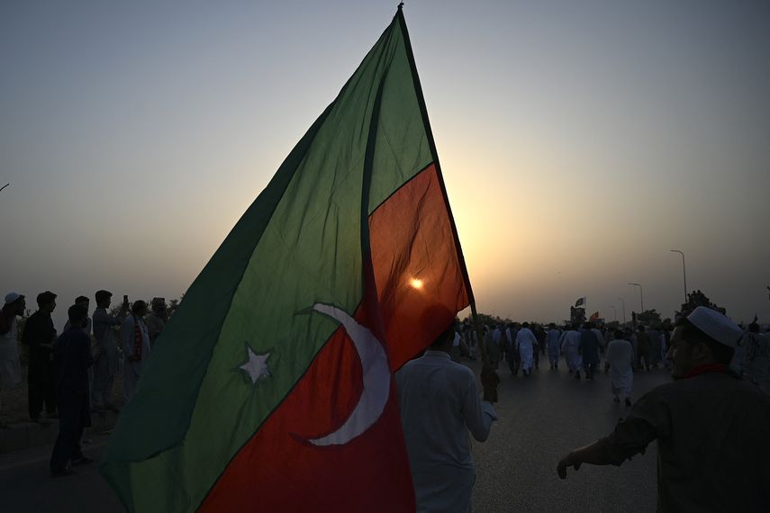 Pakistán lanza bombas a Irán en represalia por ataque de Teherán. Pakistán lanza bombas a Irán en represalia por ataque de Teherán.