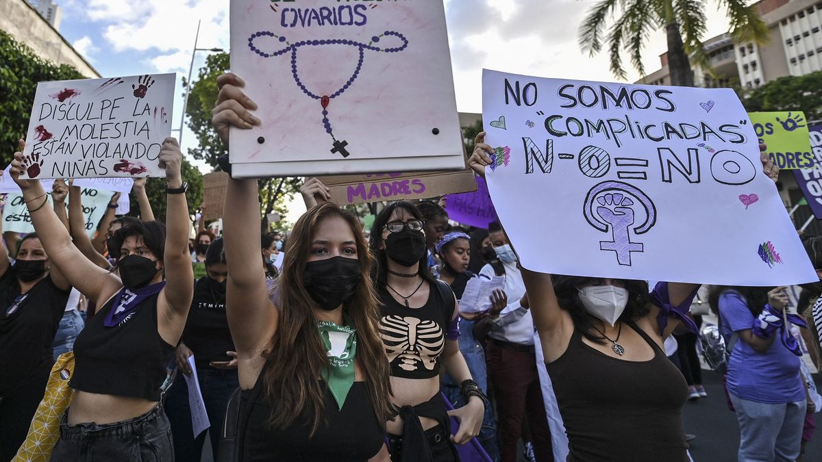 Mujeres del mundo se manifiestan por sus derechos