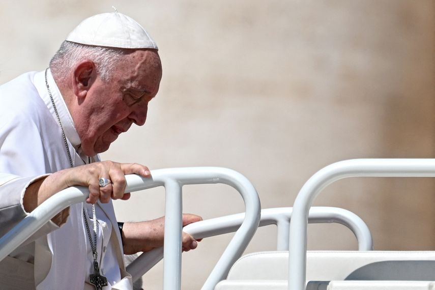 El papa Francisco hace dos meses se sometió a una importante operación en el abdomen. El papa Francisco hace dos meses se sometió a una importante operación en el abdomen.
