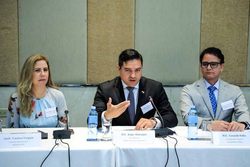 El embajador de Panamá en la República de Corea del Sur, Athanasio Kosmas, expresó que Corea utilizará a Panamá como entrada a la región y darle el servicio como Hub Logístico que somos, aprovechando las ventajas que tiene la nación panameña. El embajador de Panamá en la República de Corea del Sur, Athanasio Kosmas, expresó que Corea utilizará a Panamá como entrada a la región y darle el servicio como Hub Logístico que somos, aprovechando las ventajas que tiene la nación panameña.