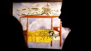 Subastan cuadro de Frida Kahlo en $54,6 millones, un récord para una artista mujer