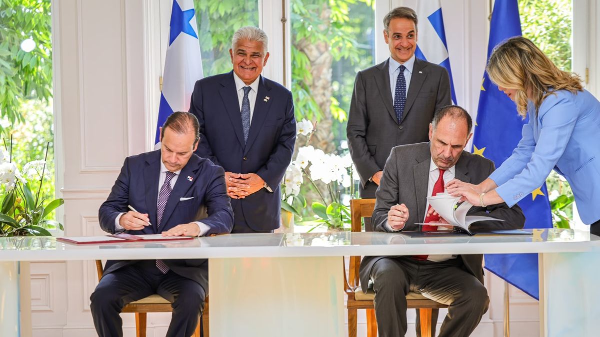 Luego de reunirse con el presidente de la República Helénica, Konstantínos Tasoúlas, el presidente de Panamá, José Raúl Mulino sostuvo una reunión bilateral este martes con el primer ministro de Grecia, Kyriakos Mitsotakis. Luego de reunirse con el presidente de la República Helénica, Konstantínos Tasoúlas, el presidente de Panamá, José Raúl Mulino sostuvo una reunión bilateral este martes con el primer ministro de Grecia, Kyriakos Mitsotakis.