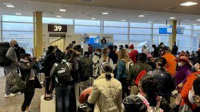 Autoridad sanitaria de EEUU dice que vacunados contra covid pueden viajar con precauciones