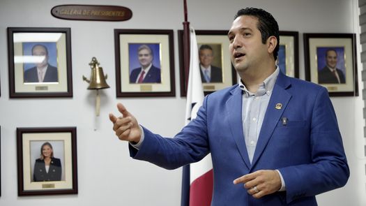 En la Cámara Marítima de Panamá (CMP) hay muchas expectativas por la construcción de nuevos puertos anunciados por el Gobierno y el Canal interoceánico, unos proyectos que el gremio considera necesarios para que el país centroamericano deje de perder oportunidades económicas y de desarrollo. En la Cámara Marítima de Panamá (CMP) hay muchas expectativas por la construcción de nuevos puertos anunciados por el Gobierno y el Canal interoceánico, unos proyectos que el gremio considera necesarios para que el país centroamericano deje de perder oportunidades económicas y de desarrollo.