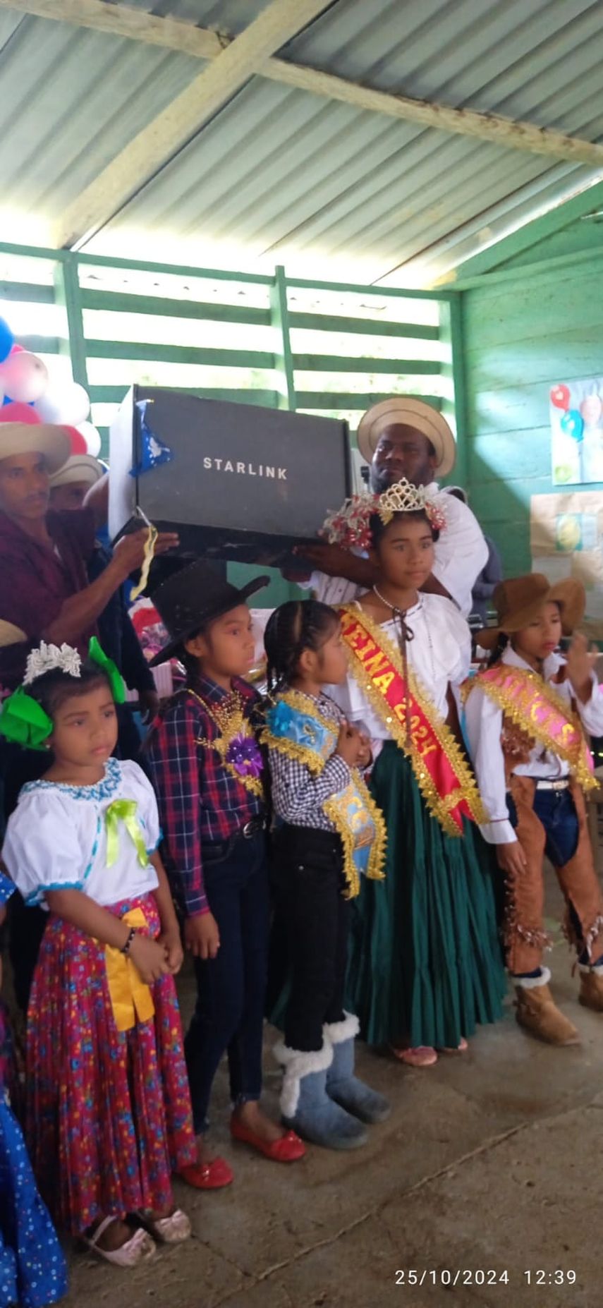 La Alcaldía del distrito de Donoso, en la provincia de Colón, solicita la atención de la Oficina de Electrificación Rural (OER), a fin de que puedan implementarse proyectos de electrificación y conectividad en el distrito. La Alcaldía del distrito de Donoso, en la provincia de Colón, solicita la atención de la Oficina de Electrificación Rural (OER), a fin de que puedan implementarse proyectos de electrificación y conectividad en el distrito.